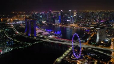 Singapur-Şubat 4 2019: gece Singapur şehir Marina Bay ünlü otel havadan Panorama 4k yaklaşık Şubat 4 2019 Singapur.