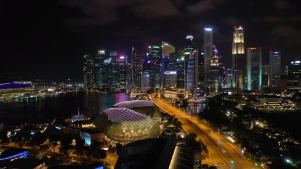 Işıklı Singapur Şehir Havadan Panorama Görüntüleri Üzerinde Gece Uçuş — Stok video