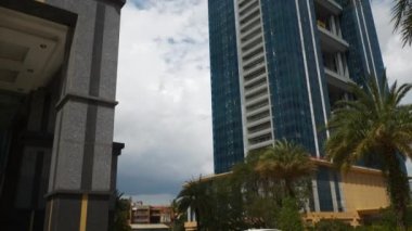 Bangalore, Hindistan - 15 Eylül 2018: Gün zaman bangalore cityscape downtown hava panorama 4k 15 Eylül 2018 yaklaşık bangalore, Hindistan.