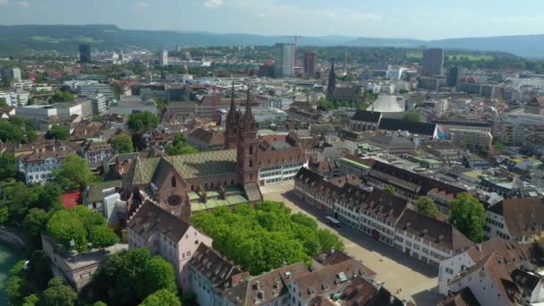 Vlucht Boven Basel City Cathedral Square Zomerdag Luchtfoto Panorama Zwitserland — Stockvideo