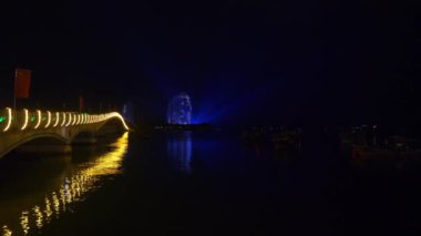 Sanya, Çin - Ekim 12018: gece Sanya Panorama 4k dolaylarında gece aydınlandı..