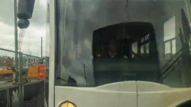 amsterdam şehir bulutlu gün merkezi tramvay yol gezisi arka pov panorama 4k timelapse hollanda