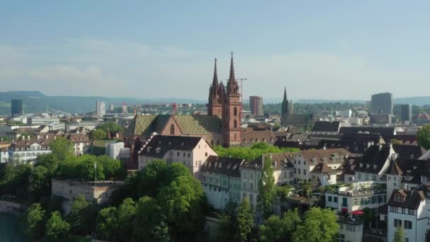 Vlucht Boven Basel City Cathedral Zomerdag Luchtfoto Panorama Zwitserland — Stockvideo