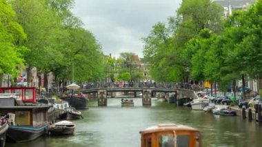 güneşli gün amsterdam şehir ünlü kanal sokak panorama 4k timelapse hollanda