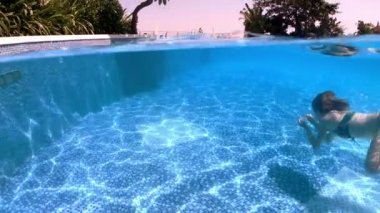 Sanya tatil köyü yüzme havuzu su altında 4k Hainan Çin