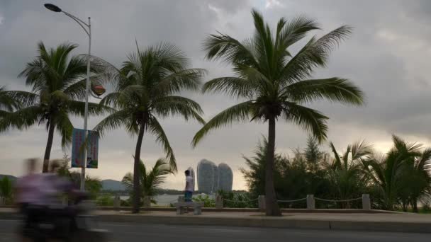 Sanya China Octubre 2018 Día Soleado Sanya Ciudad Tráfico Calle — Vídeo de stock