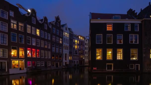 Amsterdam Apartamenty Kanał Miasto Oświetlenie Noc Panorama Przedni Widok Zabudowania — Wideo stockowe