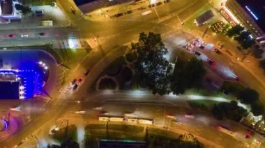 viyana şehir merkezi gece aydınlatma trafik sokak meydanı havadan üstaşağı panorama 4k timelapse avusturya