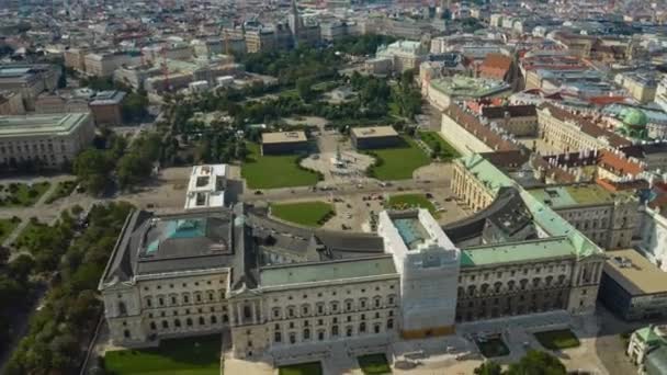 晴れた日ウィーン市内中心部有名な宮殿公園広場空中パノラマ4Kタイムラプスオーストリア — ストック動画