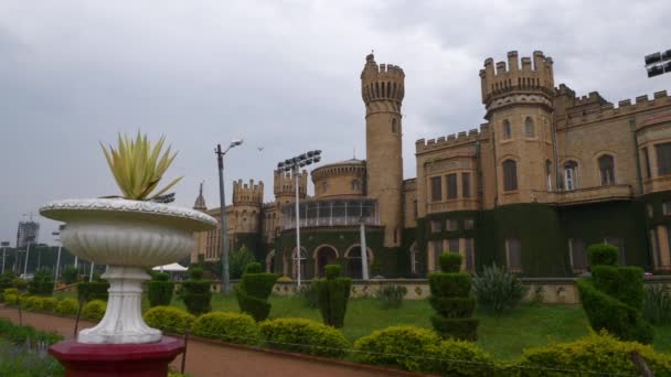 Sunny Day Famous Bangalore Palace Garden Panorama India — 비디오