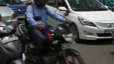 Yağmurlu bir gün, Bangalore City trafik sokağı havacılık panorama 4k Hindistan