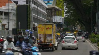 Yağmurlu bir gün, Bangalore City trafik sokağı havacılık panorama 4k Hindistan