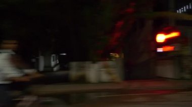 Yağmurlu bir gün, Bangalore City trafik sokağı havacılık panorama 4k Hindistan