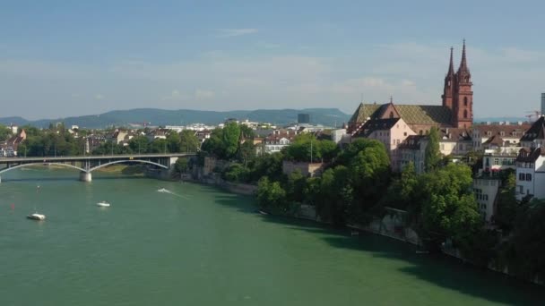 Vlucht Boven Basel City Cathedral Riverside Zomerdag Luchtfoto Panorama Zwitserland — Stockvideo