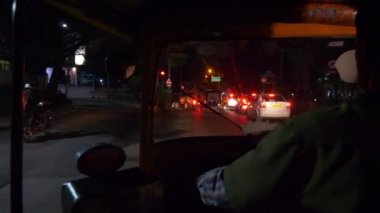 Yağmurlu bir gün, Bangalore City trafik sokağı havacılık panorama 4k Hindistan