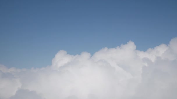 Incroyable vol en avion dans les nuages images   