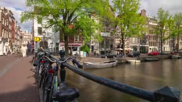 Amsterdam City Center Sunny Day Canal Drukke Verkeersbrug Panorama Timelapse — Stockvideo