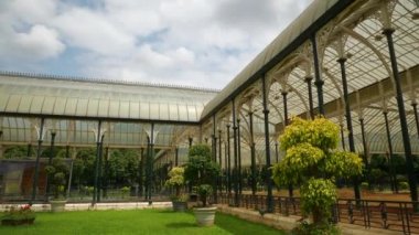 Güneşli Bangalore şehri Lalbagh Botanik Bahçesi çardağı Panorama 4k Hindistan