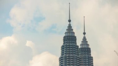 Kuala Lumpur, Malezya - 25 Haziran 2019: Gündüz vakti kuala lumpur şehir merkezi havacılık panorama 4k zaman apsesi yaklaşık 25 Eylül 2018 Kuala lumpur, Malezya.