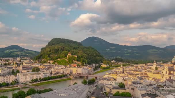 Salzburg Central Cityscape Zonsondergang Tijd Riverside Mountain Top Panorama Timelapse — Stockvideo