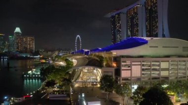Singapur-Şubat 4 2019: gece Singapur şehir Marina Bay ünlü otel havadan Panorama 4k yaklaşık Şubat 4 2019 Singapur.