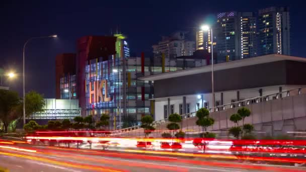 考拉隆重的城市景观夜晚照亮了交通要道全景4K次经过马来西亚地区 — 图库视频影像