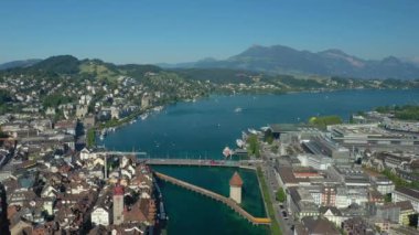 luzern şehir merkezi nehir kenarı göl görünümü gün batımı zaman hava panorama 4k İsviçre üzerinde uçuş