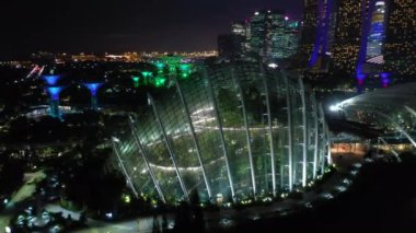 Singapur - 18 Haziran 2019: Bay 4k görüntüleri tarafından Gardens Cloud Forest & Flower Dome günü görünümü