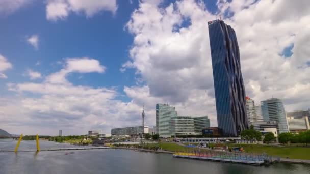 Wiedeń Budynek Drapacz Dzień Austria Miasto Nowoczesny Panorama Rzeki Słoneczny — Wideo stockowe
