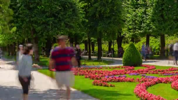 Salzburg City Zonnige Dag Beroemde Toeristische Drukke Tuin Panorama Timelapse — Stockvideo