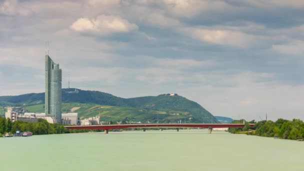 Wien Stadt Modern Innenstadt Sonnig Tag Flussbrücke Panorama Zeitraffer Österreich — Stockvideo