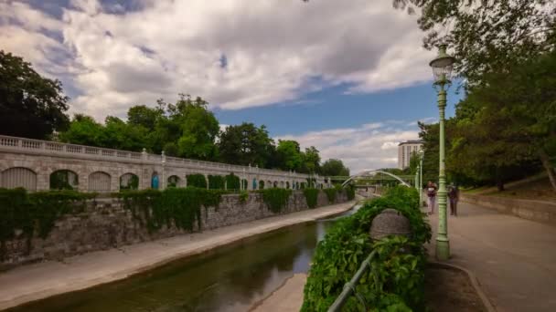 Viena Ciudad Día Tiempo Parque Central Canal Panorama Timelapse Austria — Vídeos de Stock