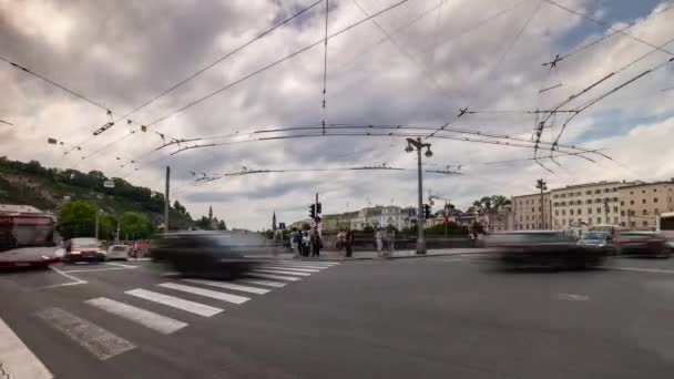 Gündüz Salzburg Şehir Merkezi Trafik Sokak Nehir Köprüsü Panorama Timelapse — Stok video