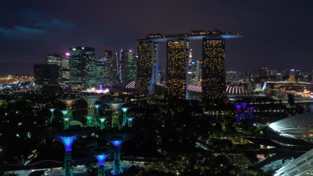 Vuelo Nocturno Sobre Panorama Aéreo Iluminado Ciudad Singapur Imágenes — Vídeos de Stock