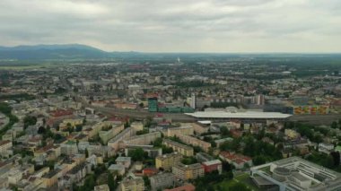 Salzburg şehri güneşli bir akşam merkezi çiçek panorama 4k austria