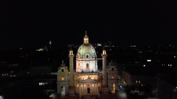 Wieża Miasto Noc Oświetlone Słynny Kościół Kwadratowy Panorama Austria — Wideo stockowe