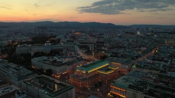 Vienna Cityscape Soumrak Osvětlené Centrální Dopravní Ulice Letecké Panorama Rakousko — Stock video