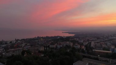 Luzern üzerinde uçuş. Akşam havası manzarası 4K zaman ayarlı görüntüler