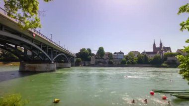 Basel nehri üzerinde yaz günü uçuşu havadan panorama 4K zamanlaması