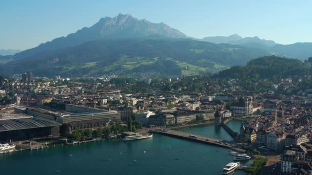ルツェルン市内中心部上空の飛行時間空中パノラマ4Kスイス — ストック動画