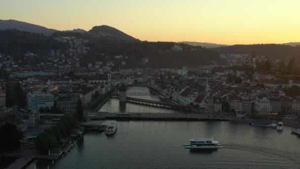 Flug Über Luzern Innenstadt Flussufer Luftaufnahme Bei Sonnenuntergang Schweiz — Stockvideo