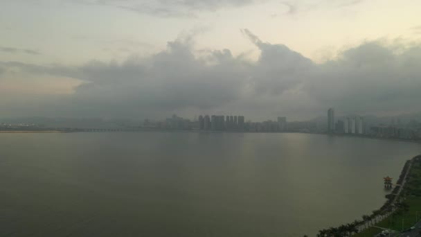 深圳市阴天空中海滨全景4K中国 — 图库视频影像