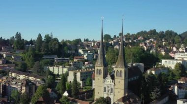 Gündüz vakti Luzern Şehir Merkezi üzerinden uçuş Hava Panorama 4k İsviçre