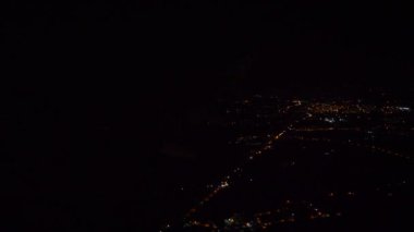 Bangalore üzerinde uçuş gece yüksek hava panorama 4k Hindistan