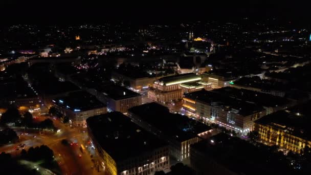 Wieża Miasto Krajobraz Zmierzch Oświetlone Centralne Ulice Ruchu Lotniczego Panorama — Wideo stockowe