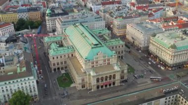 Viyana şehir manzarası gündüz vakti merkez trafik caddeleri hava manzarası 4k austria