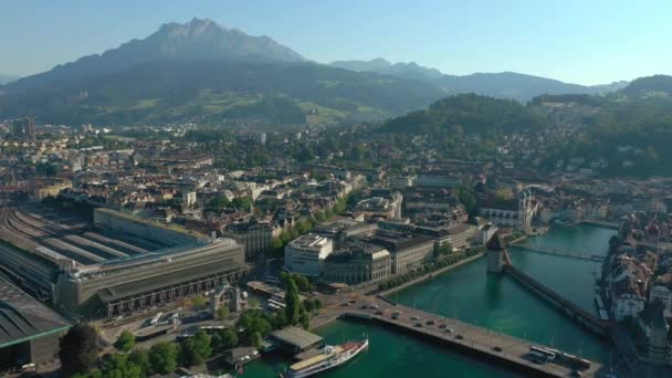 Antenowe Centrum Czas Zachód Słońca Podróż Ponad Lucerna Stacja Kolejowa — Wideo stockowe