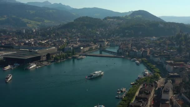 Flug Über Luzern Innenstadt Uferbahn Bahnhof Sonnenuntergang Uhrzeit Luftbild Schweiz — Stockvideo