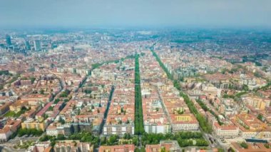 4k Timelapse Gündüz vakti Milan şehir manzarası görüntüsü, İtalya