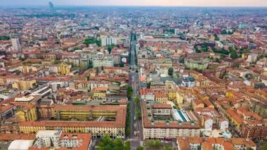 4k Timelapse Gündüz vakti Milan şehir manzarası görüntüsü, İtalya
